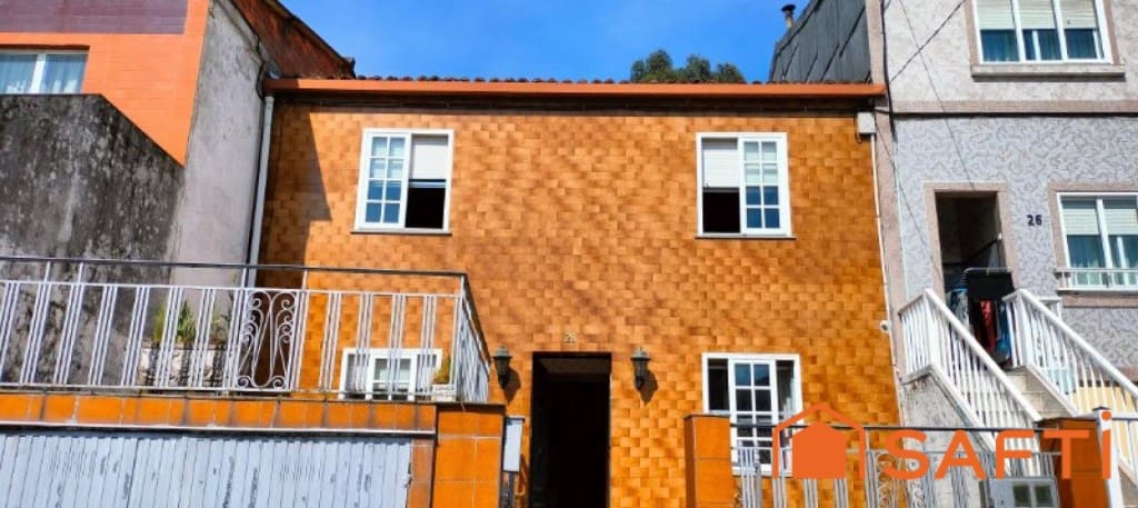 Adosado de 4 habitaciones en Santiago de Compostela en venta con garaje - 129.000 € (Ref: 9595299)