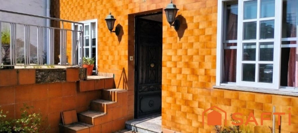 Adosado de 4 habitaciones en Santiago de Compostela en venta con garaje - 129.000 € (Ref: 9595299)