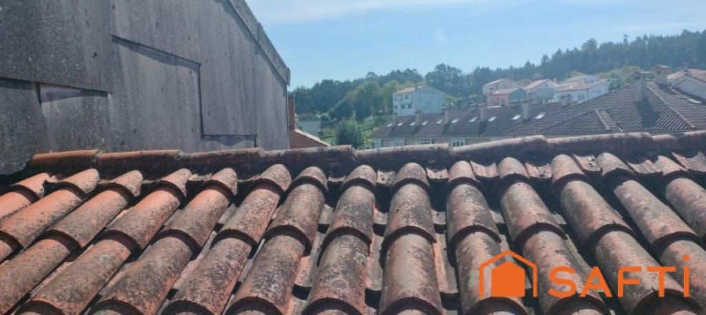 Adosado de 4 habitaciones en Santiago de Compostela en venta con garaje - 129.000 € (Ref: 9595299)