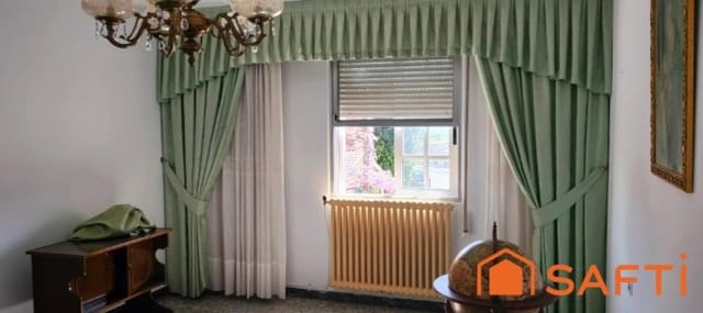 Adosado de 4 habitaciones en Santiago de Compostela en venta con garaje - 129.000 € (Ref: 9595299)