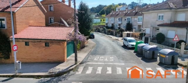 Adosado de 4 habitaciones en Santiago de Compostela en venta con garaje - 129.000 € (Ref: 9595299)