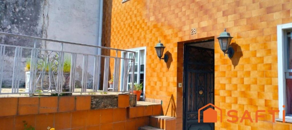 Adosado de 4 habitaciones en Santiago de Compostela en venta con garaje - 129.000 € (Ref: 9595299)