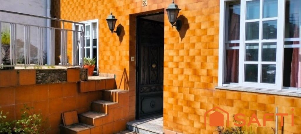 Adosado de 4 habitaciones en Santiago de Compostela en venta con garaje - 129.000 € (Ref: 9595299)