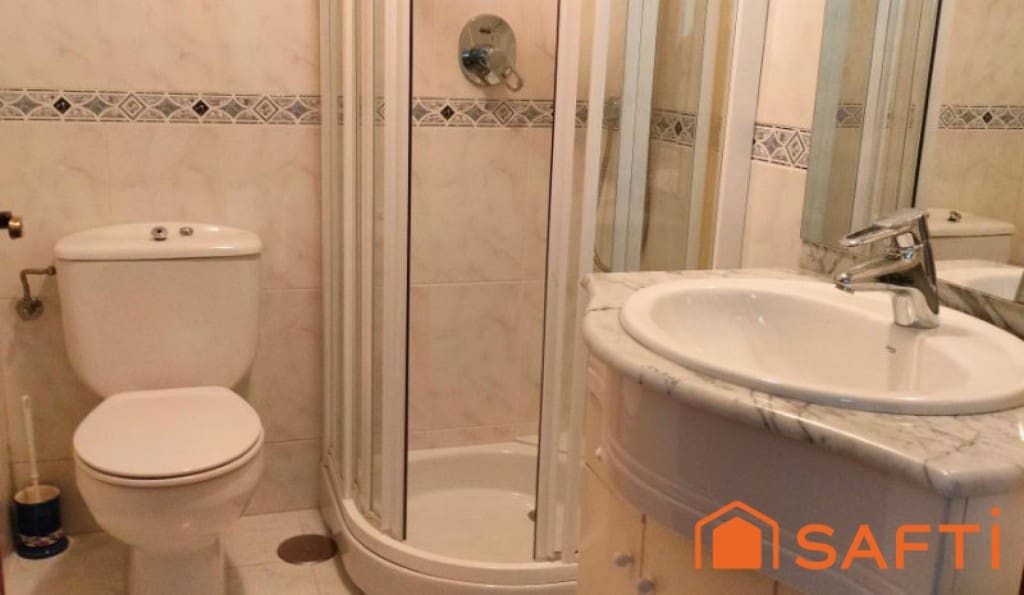 Adosado de 4 habitaciones en Santiago de Compostela en venta con garaje - 129.000 € (Ref: 9595299)