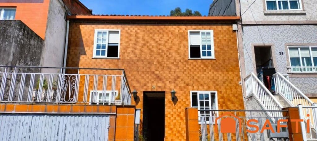 Adosado de 4 habitaciones en Santiago de Compostela en venta con garaje - 129.000 € (Ref: 9595299)