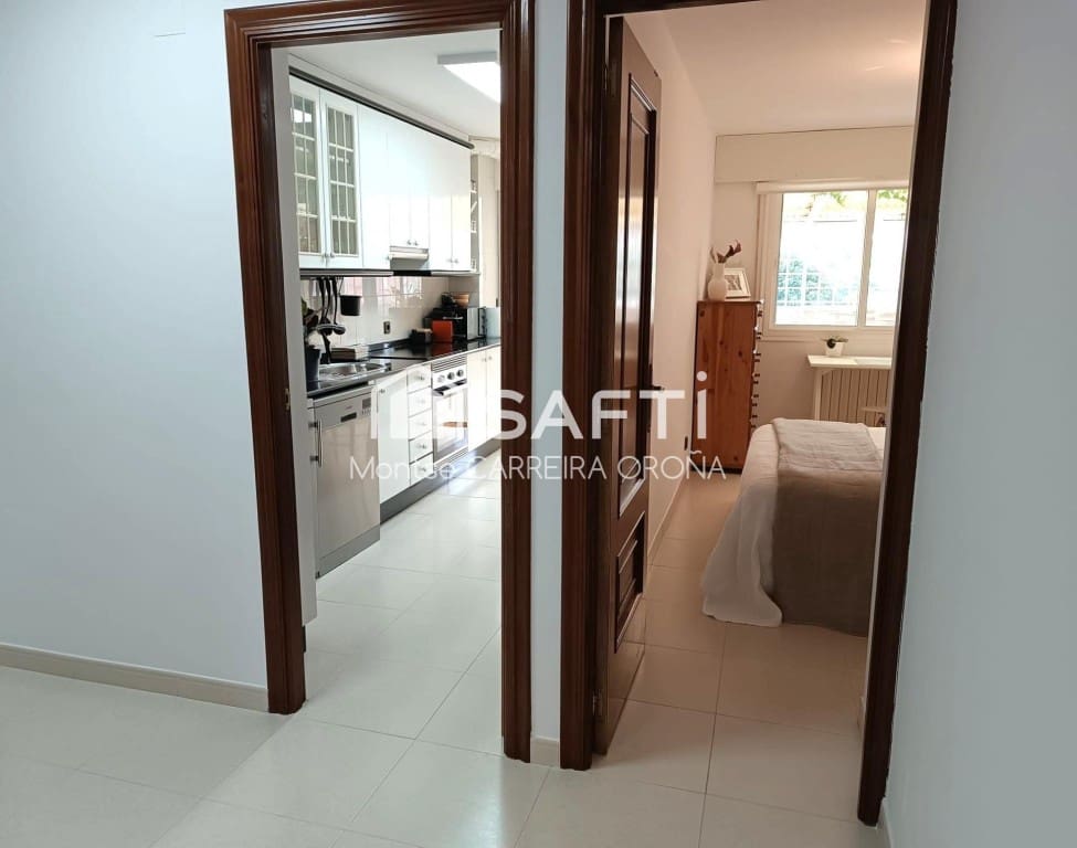 Appartement de 2 chambres à louer à Santiago de Compostela - 850 € (Ref: 9595300)