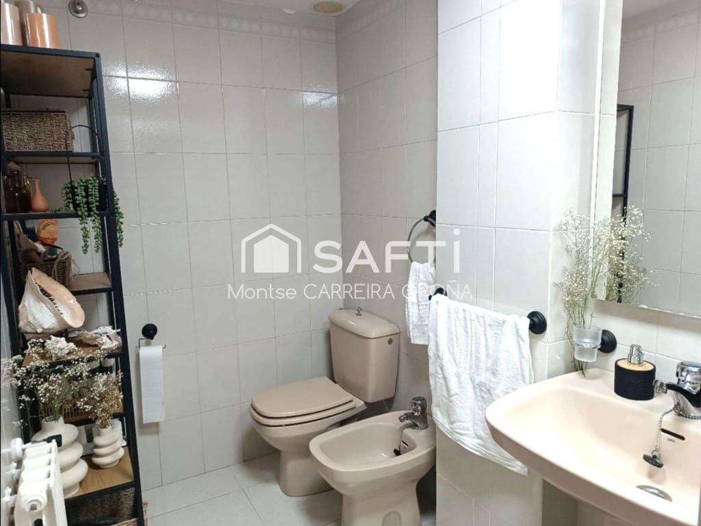 Appartement de 2 chambres à louer à Santiago de Compostela - 850 € (Ref: 9595300)