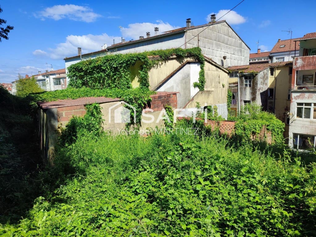3 bedroom Villa for sale in Santiago de Compostela with garage - € 158,000 (Ref: 9595301)
