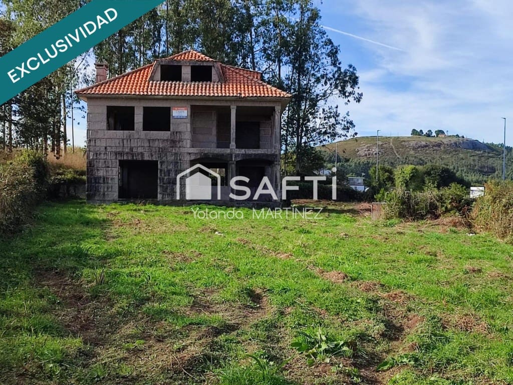 5 bedroom Villa for sale in Santa Comba - € 105,000 (Ref: 9595304)