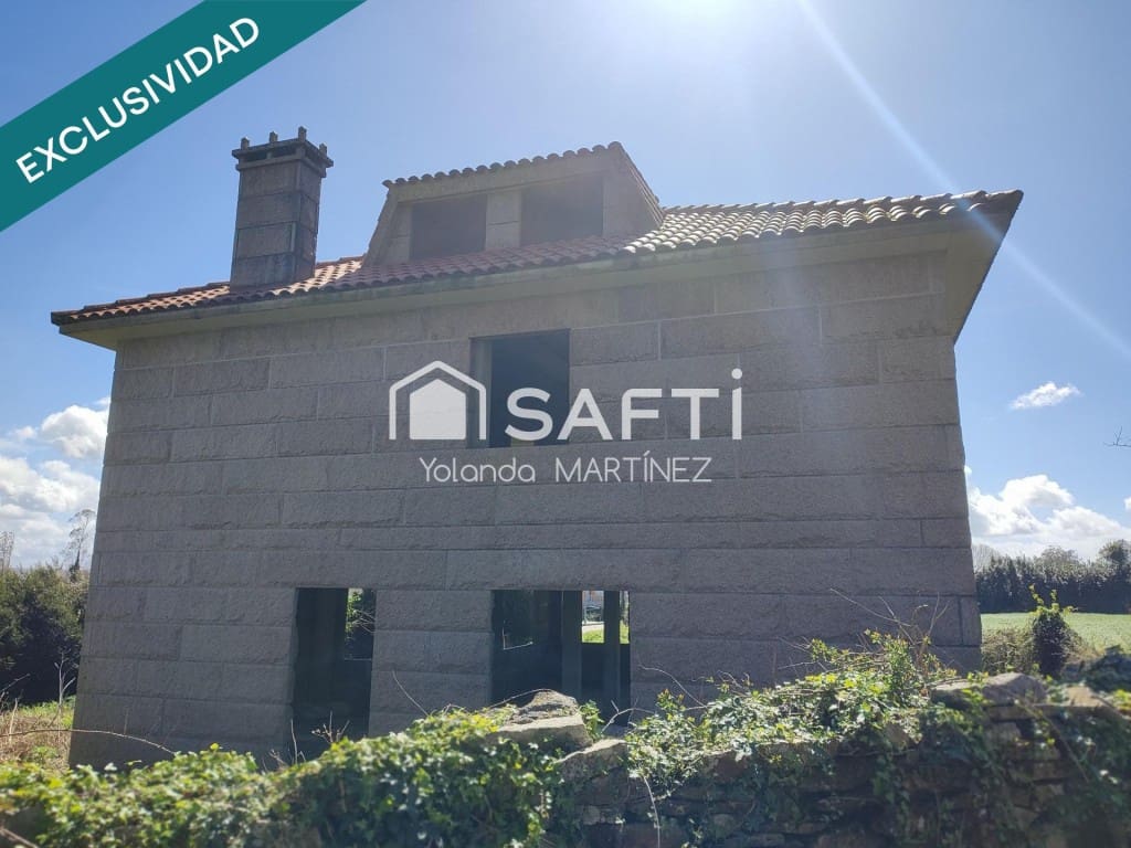 5 bedroom Villa for sale in Santa Comba - € 105,000 (Ref: 9595304)