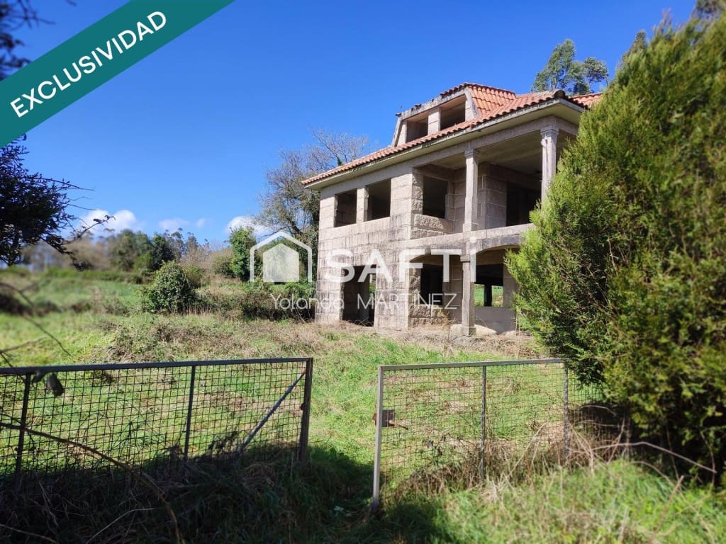 5 bedroom Villa for sale in Santa Comba - € 105,000 (Ref: 9595304)