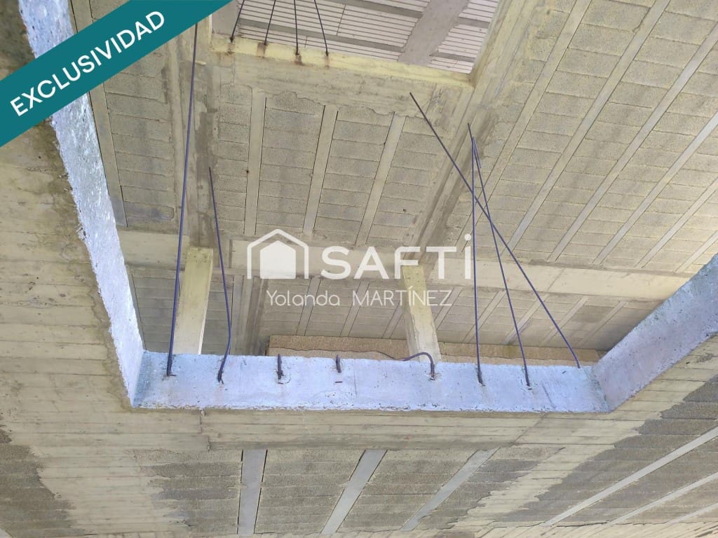 5 bedroom Villa for sale in Santa Comba - € 105,000 (Ref: 9595304)