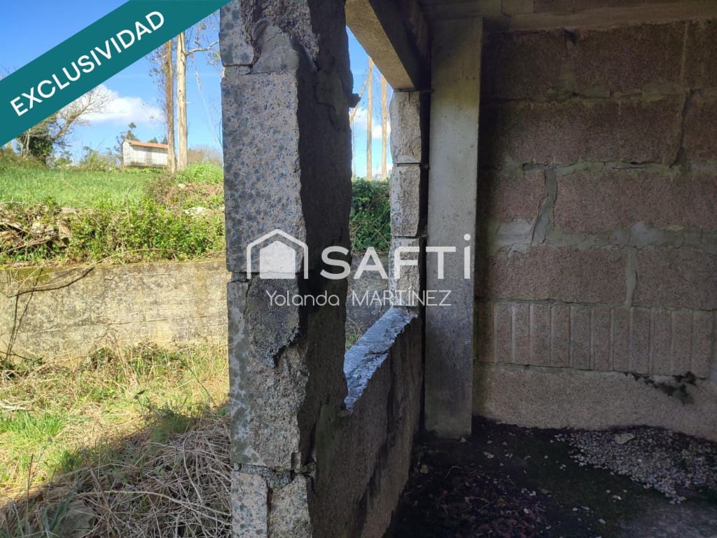 5 bedroom Villa for sale in Santa Comba - € 105,000 (Ref: 9595304)