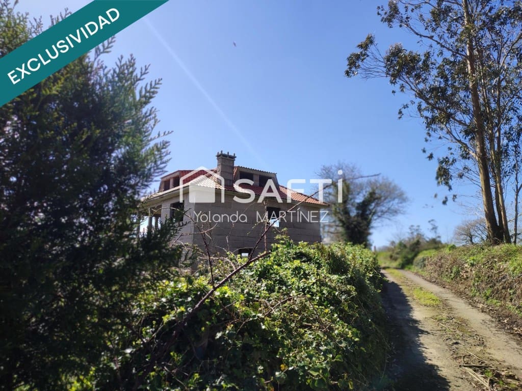 5 bedroom Villa for sale in Santa Comba - € 105,000 (Ref: 9595304)