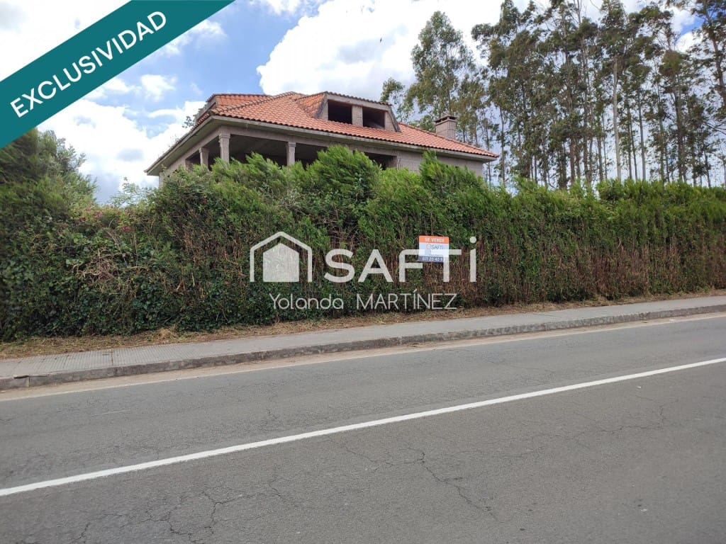 5 bedroom Villa for sale in Santa Comba - € 105,000 (Ref: 9595304)