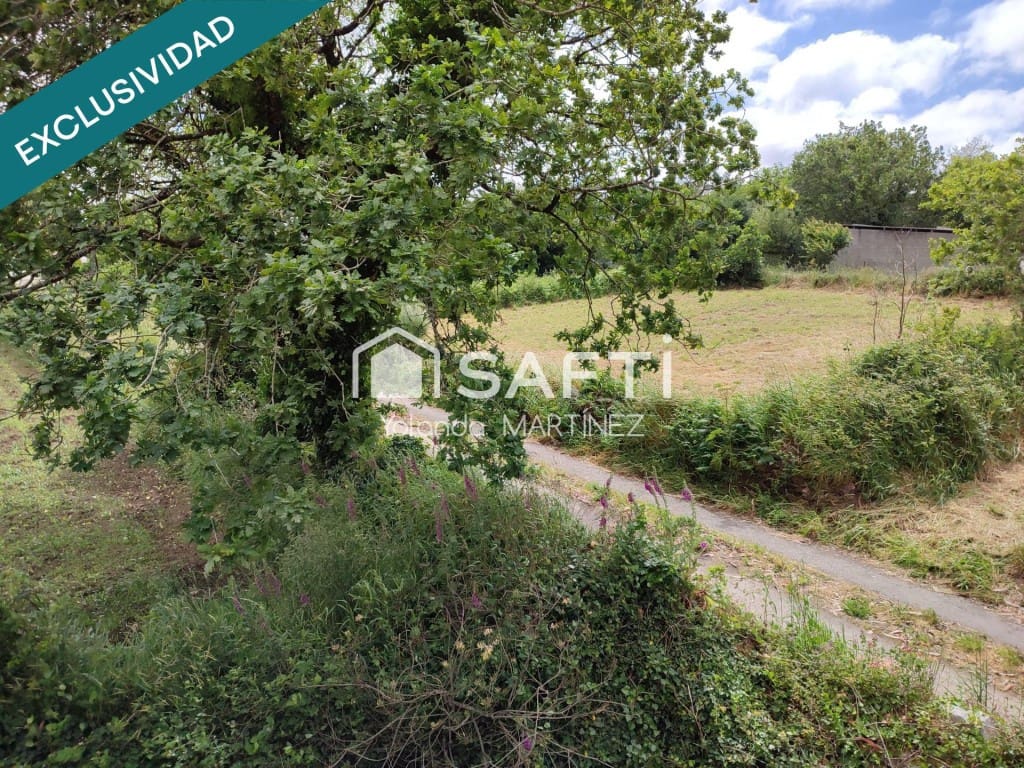 5 bedroom Villa for sale in Santa Comba - € 105,000 (Ref: 9595304)