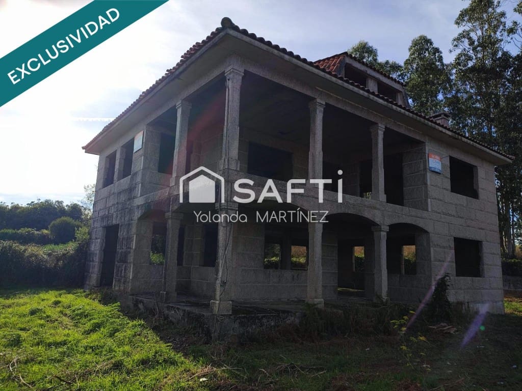 5 bedroom Villa for sale in Santa Comba - € 105,000 (Ref: 9595304)