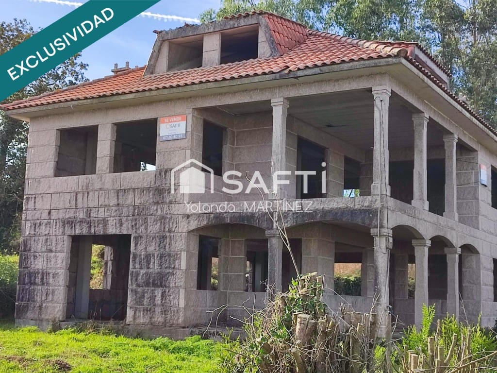 5 bedroom Villa for sale in Santa Comba - € 105,000 (Ref: 9595304)