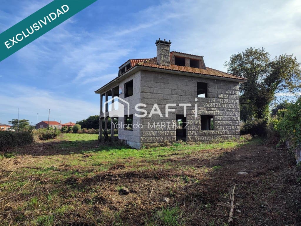 5 bedroom Villa for sale in Santa Comba - € 105,000 (Ref: 9595304)