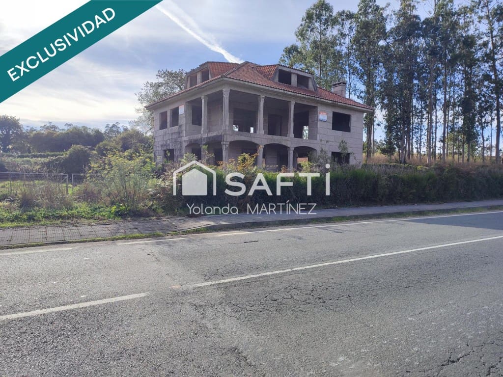 5 bedroom Villa for sale in Santa Comba - € 105,000 (Ref: 9595304)