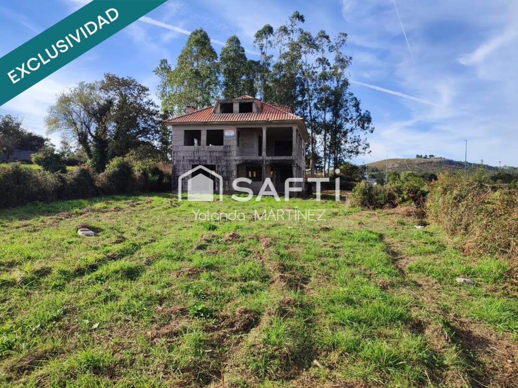 5 bedroom Villa for sale in Santa Comba - € 105,000 (Ref: 9595304)