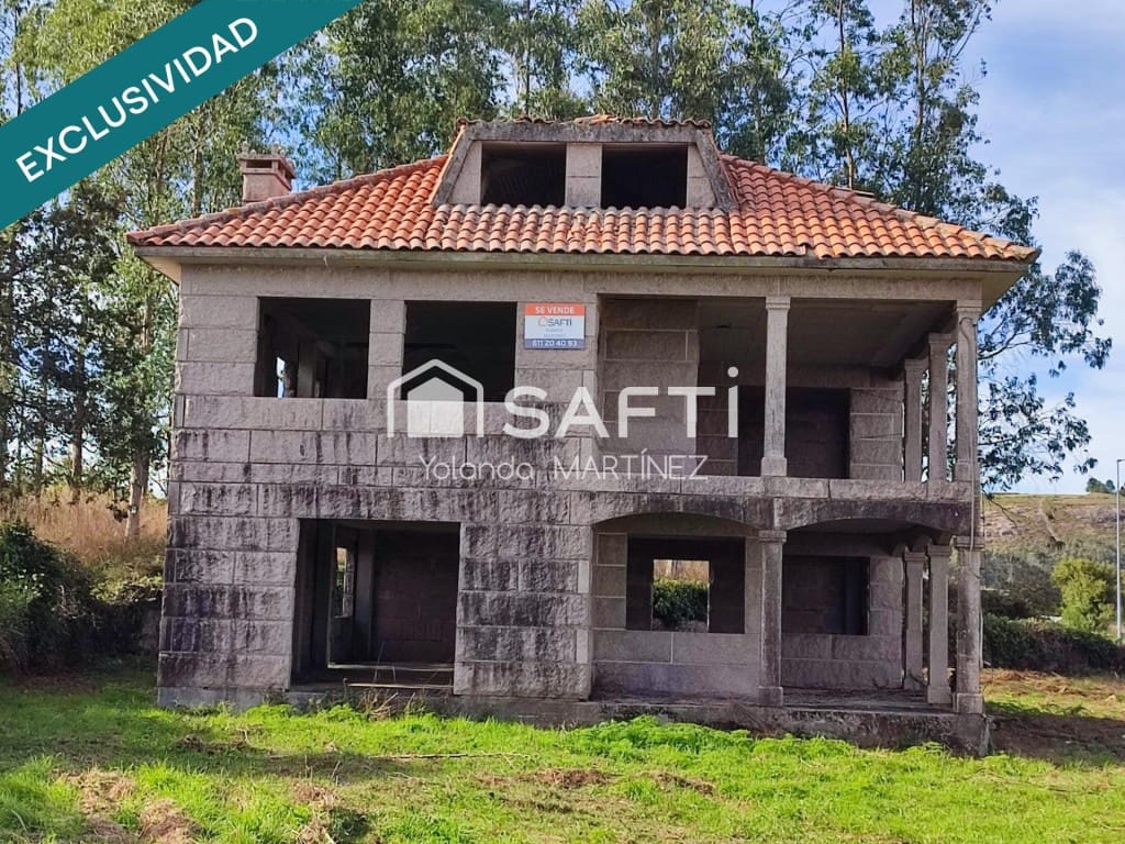 5 bedroom Villa for sale in Santa Comba - € 105,000 (Ref: 9595304)