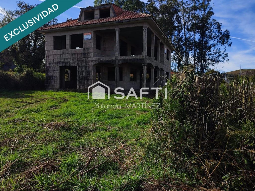 5 bedroom Villa for sale in Santa Comba - € 105,000 (Ref: 9595304)