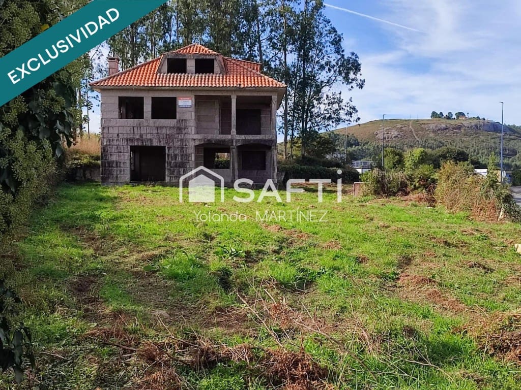 5 bedroom Villa for sale in Santa Comba - € 105,000 (Ref: 9595304)