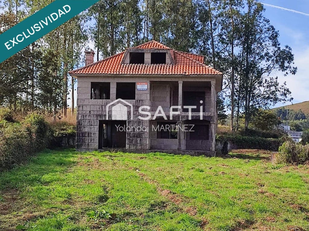 5 bedroom Villa for sale in Santa Comba - € 105,000 (Ref: 9595304)