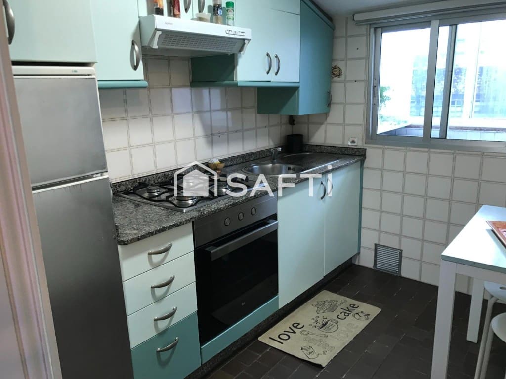 Adosado de 5 habitaciones en Santiago de Compostela en venta - 555.000 € (Ref: 9595308)