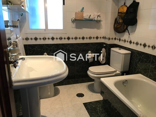 Adosado de 5 habitaciones en Santiago de Compostela en venta - 555.000 € (Ref: 9595308)