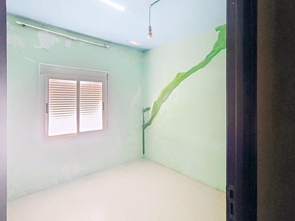 4 bedroom Villa for sale in Porto do Son with garage - € 125,000 (Ref: 9595309)