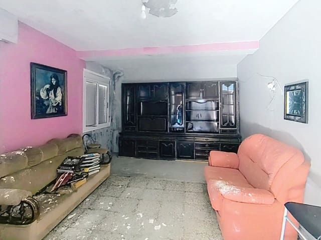 4 makuuhuone Huvila myytävänä paikassa Porto do Son mukana 
autotalli - 125 000 € (Ref: 9595309)