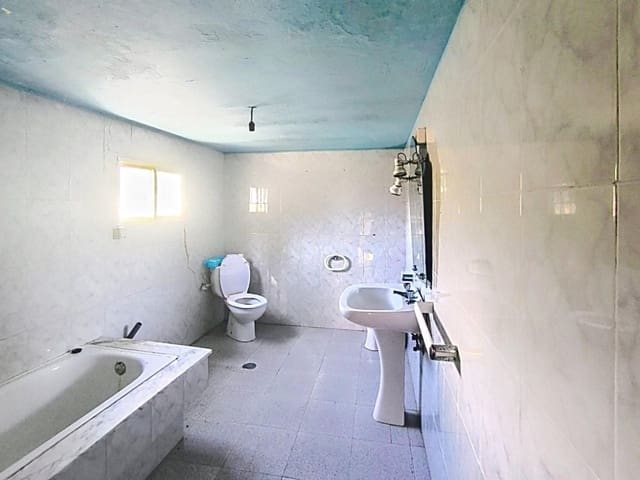 4 makuuhuone Huvila myytävänä paikassa Porto do Son mukana 
autotalli - 125 000 € (Ref: 9595309)