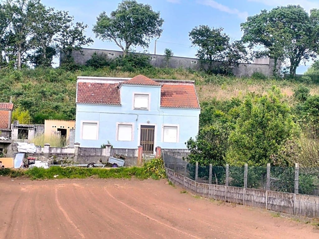 4 bedroom Villa for sale in Porto do Son with garage - € 125,000 (Ref: 9595309)