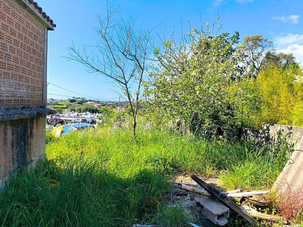 4 bedroom Villa for sale in Porto do Son with garage - € 125,000 (Ref: 9595309)