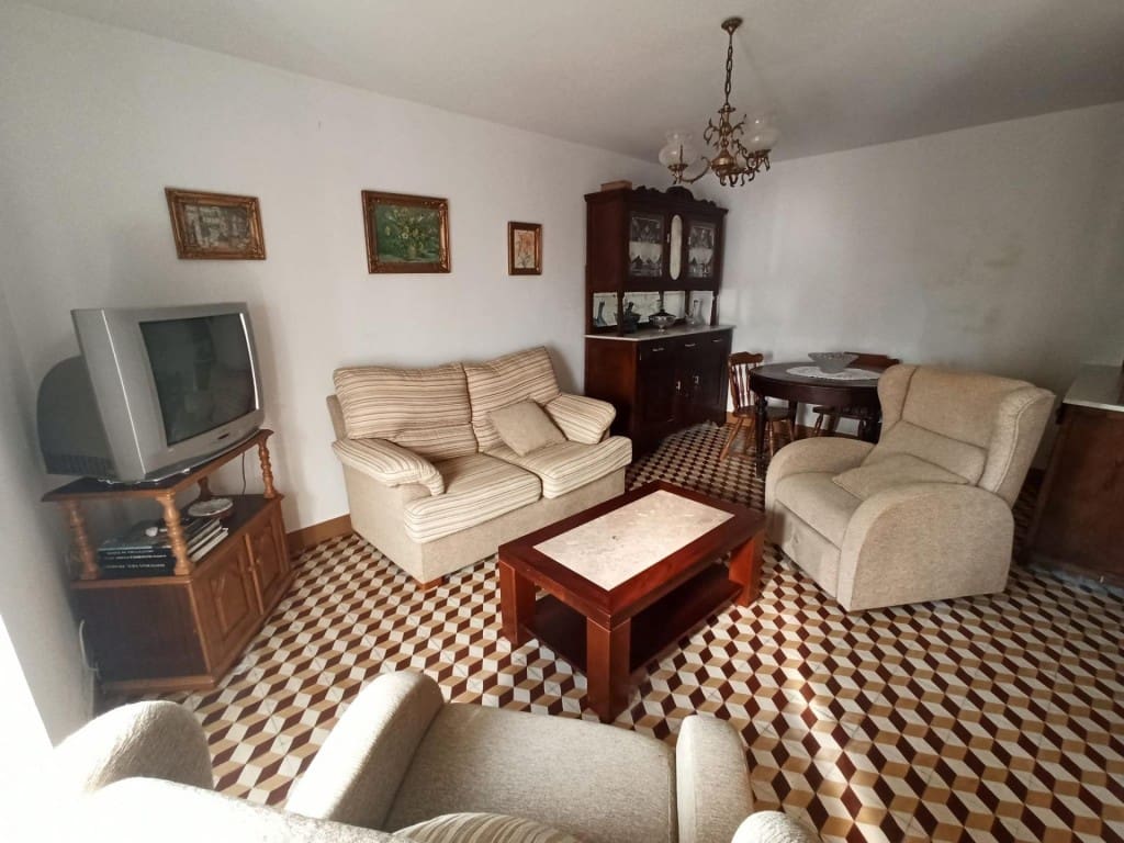 3 bedroom Villa for sale in Camarinas - € 85,000 (Ref: 9595310)