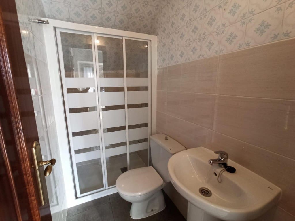 3 bedroom Villa for sale in Camarinas - € 85,000 (Ref: 9595310)