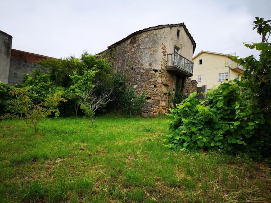 3 bedroom Villa for sale in Camarinas - € 85,000 (Ref: 9595310)