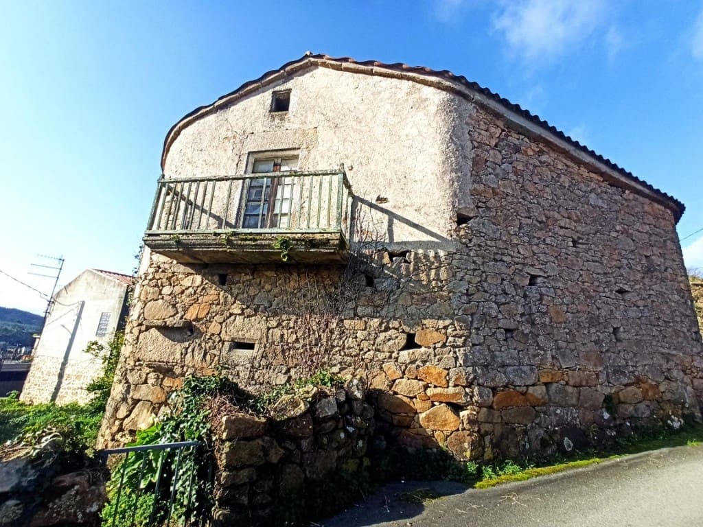 3 bedroom Villa for sale in Camarinas - € 85,000 (Ref: 9595310)