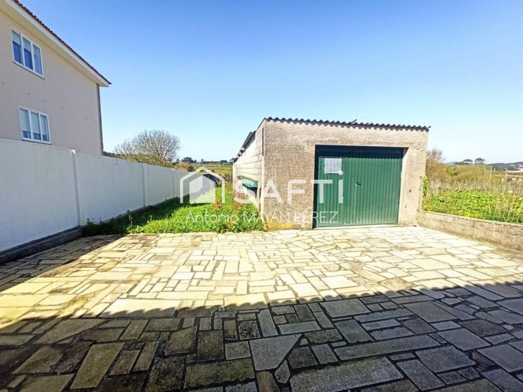 3 bedroom Villa for sale in Ribeira with garage - € 300,000 (Ref: 9595313)