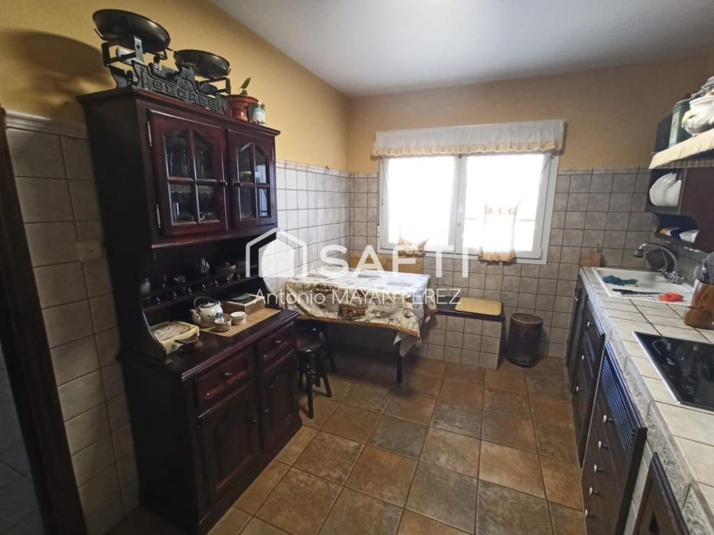 3 bedroom Villa for sale in Ribeira with garage - € 300,000 (Ref: 9595313)