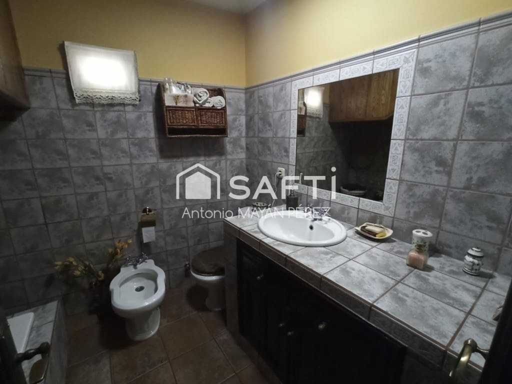 3 bedroom Villa for sale in Ribeira with garage - € 300,000 (Ref: 9595313)