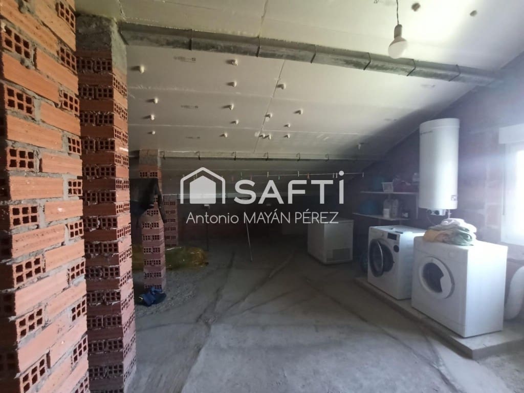 3 bedroom Villa for sale in Ribeira with garage - € 300,000 (Ref: 9595313)