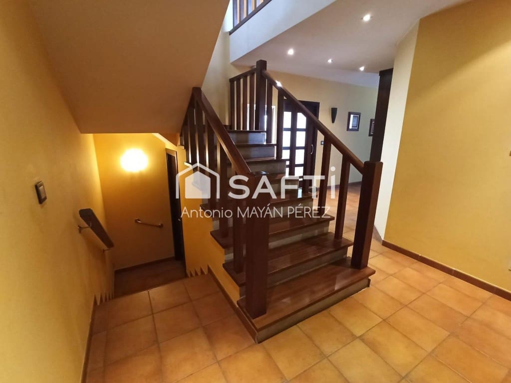 4 bedroom Villa for sale in Ribeira with garage - € 450,000 (Ref: 9595317)