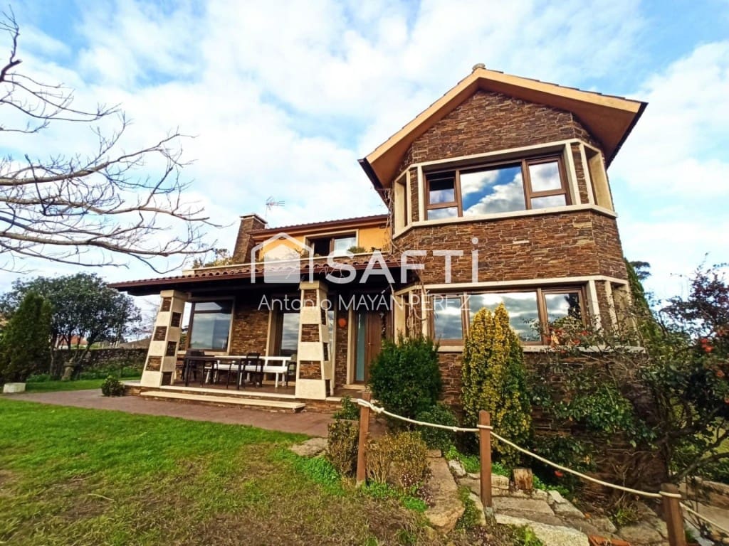 4 bedroom Villa for sale in Ribeira with garage - € 450,000 (Ref: 9595317)