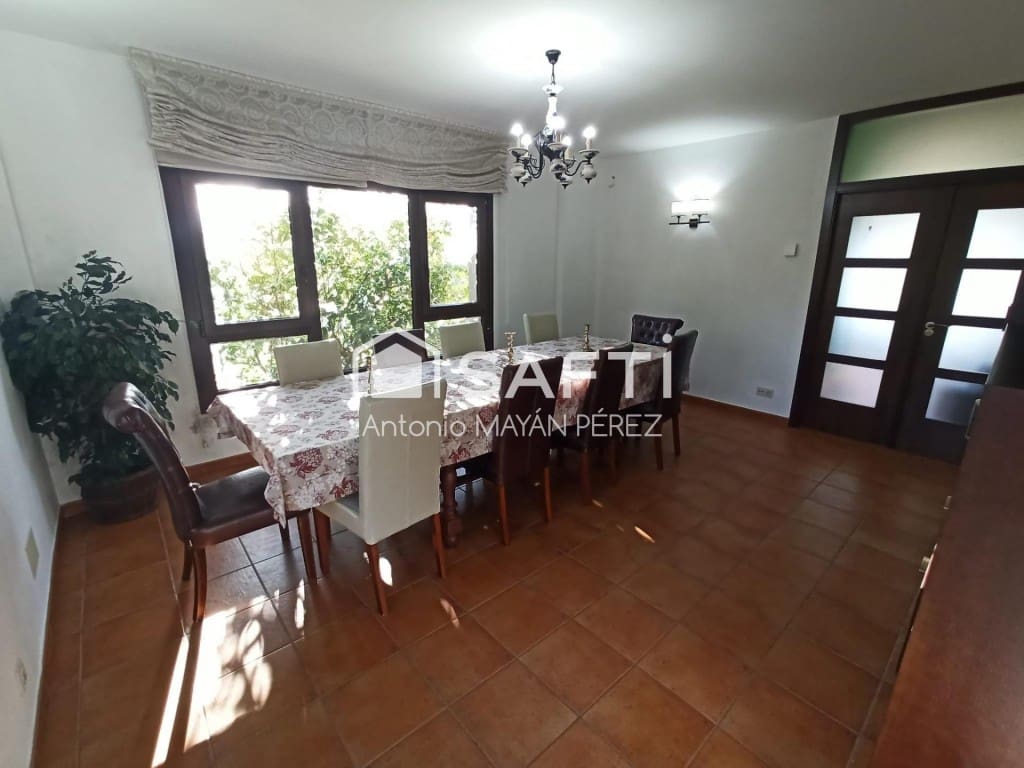 4 bedroom Villa for sale in Ribeira with garage - € 450,000 (Ref: 9595317)