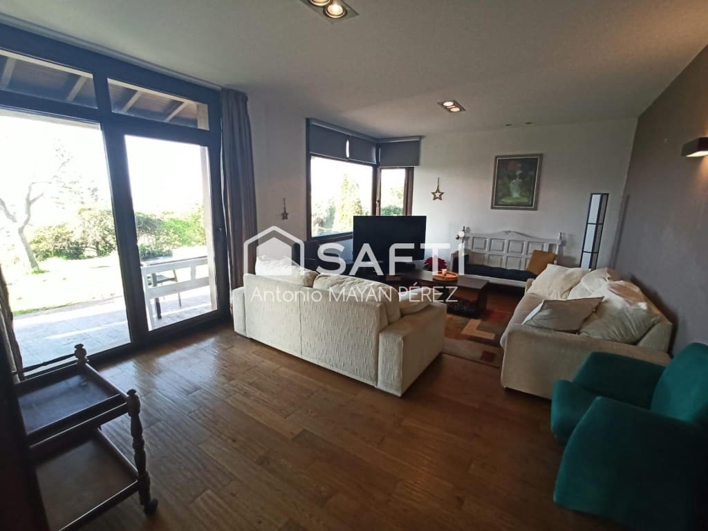 4 bedroom Villa for sale in Ribeira with garage - € 450,000 (Ref: 9595317)