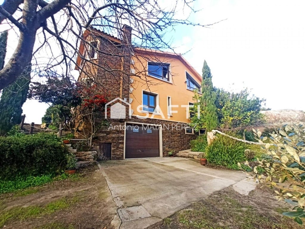 4 bedroom Villa for sale in Ribeira with garage - € 450,000 (Ref: 9595317)