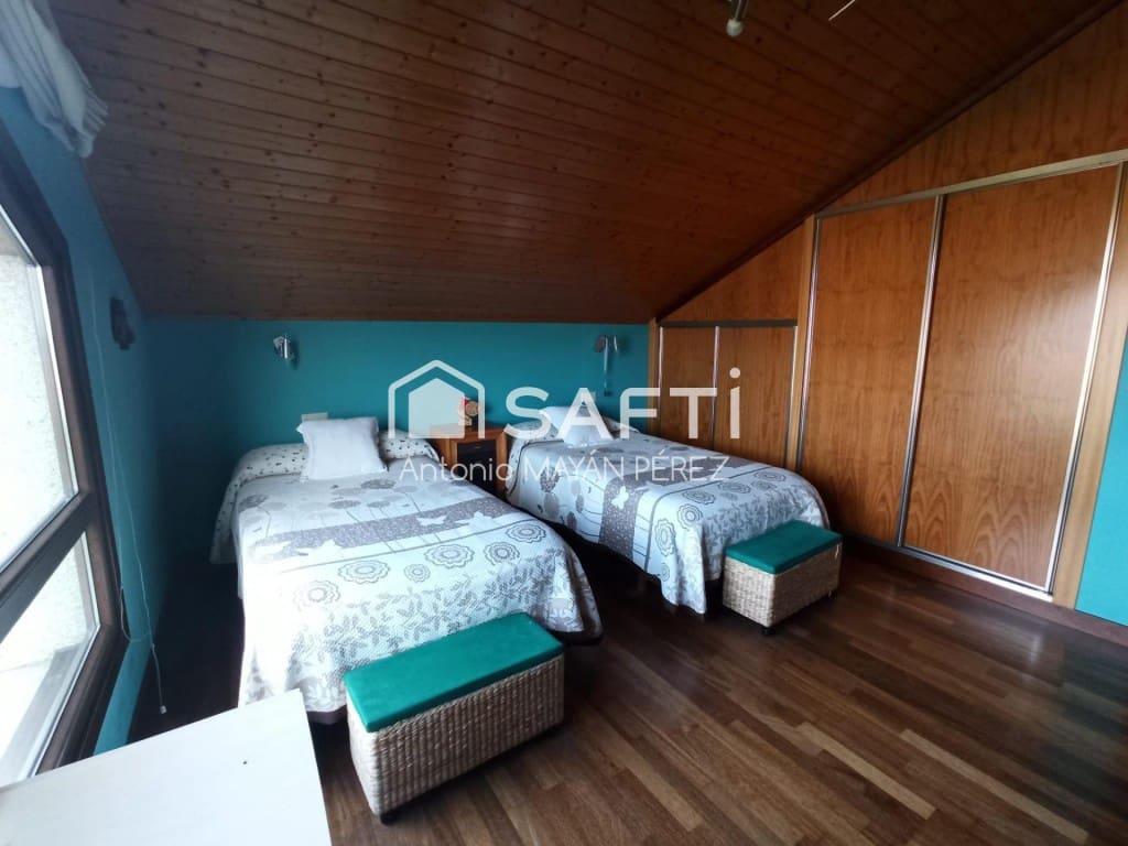 4 bedroom Villa for sale in Ribeira with garage - € 450,000 (Ref: 9595317)